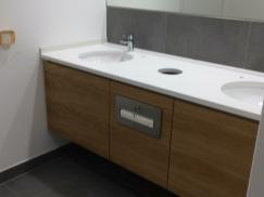 Waschtisch mit zwei Waschbecken