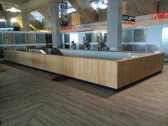 Verkleidung einer Rolltreppe am Flughafen Köln/Bonn