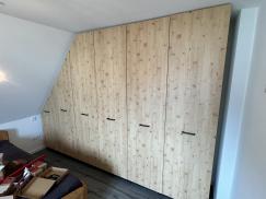 Einbauschrank unter Dachschräge