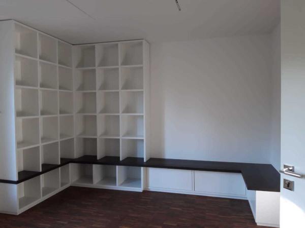 Eckbank mit Regal