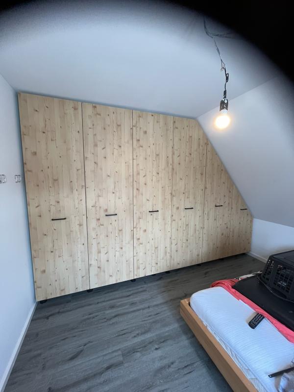 Einbauschrank unter Dachschräge
