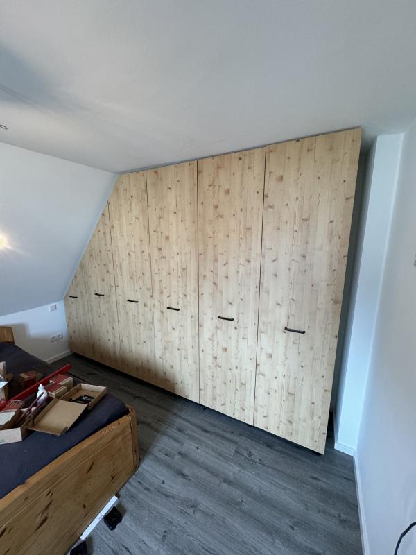 Einbauschrank unter Dachschräge