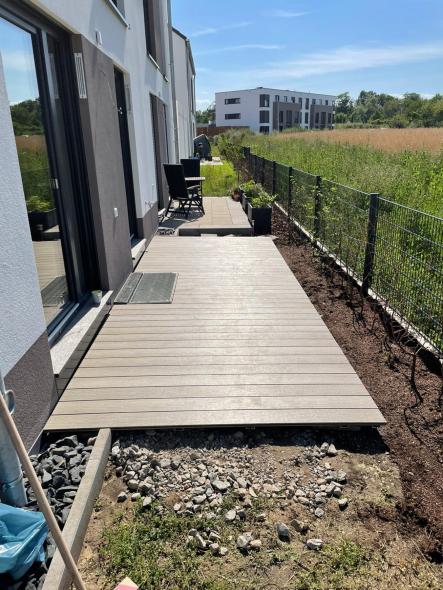Holzterrasse für Neubau
