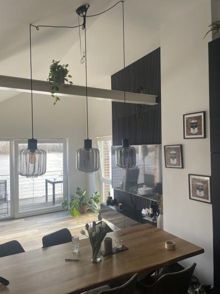 Esstisch mit natürlicher Kante