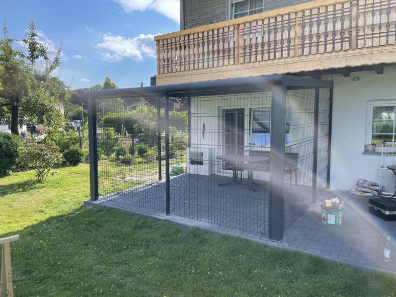 Terrassendach mit Zaun