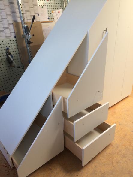 Schrank für Treppennische