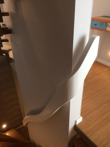 Treppe mit geschwungenem Geländer