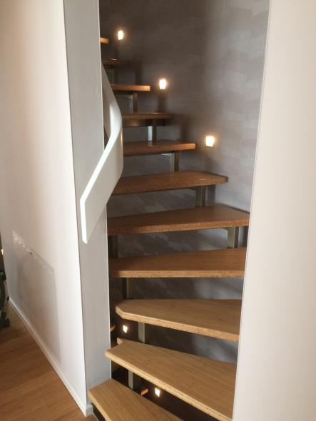 Treppe mit geschwungenem Geländer